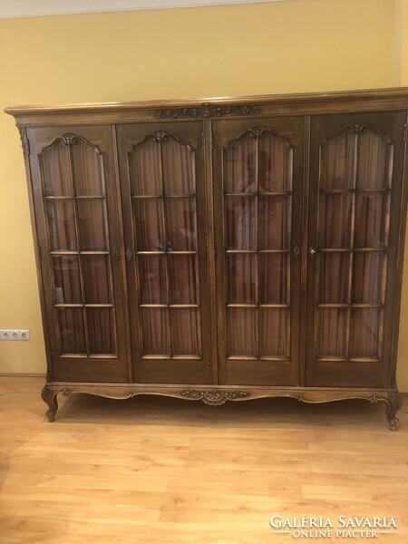 Neobarokk 4 ajtós ruhászekrény fele polcos, fele akasztós