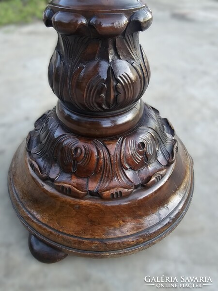 Faragott barokk posztamens