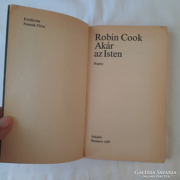 Robin Cook: Akár az Isten    Árkádia 1986.