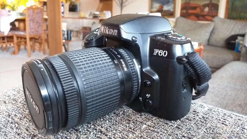 Fényképezőgép: NIKON F60. Tükörreflexes, filmes.