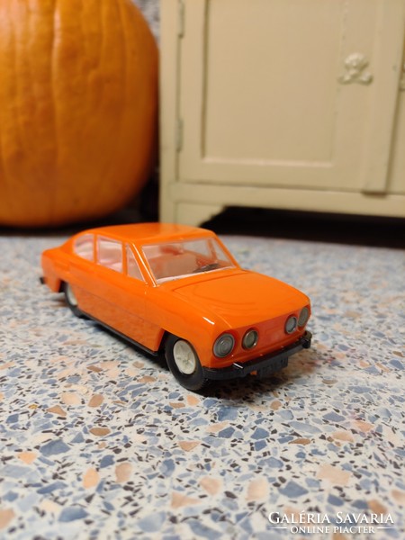 Eladó egy régi Skoda 110R kisautó