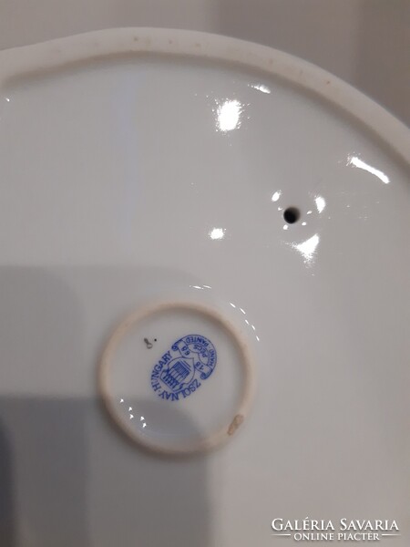 Zsolnay porcelán libatömő lány.
