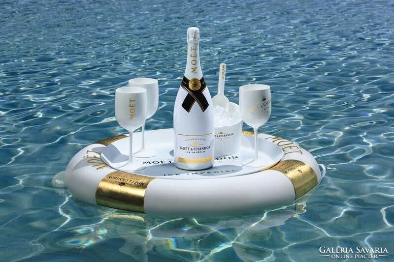 Moët & Chandon Champagne felfújható medenceúszó (úszógumi), amely az ICE IMPÉRIAL sorozat része