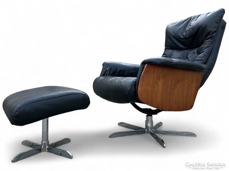Retro relax fotel lábtartóval - teak oldallap, fekete műbőr kárpit - vintage, design lounge fotel