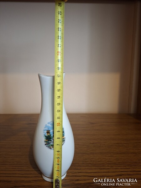 Hollóházi porcelán emlék váza. Békéscsaba, Kossuth. 17,5 cm. Hibátlan. Jelzett