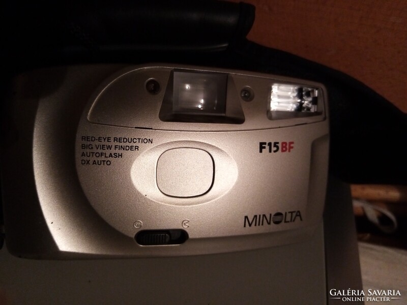 Minolta F15 BF filmes fényképezőgép tokjában.