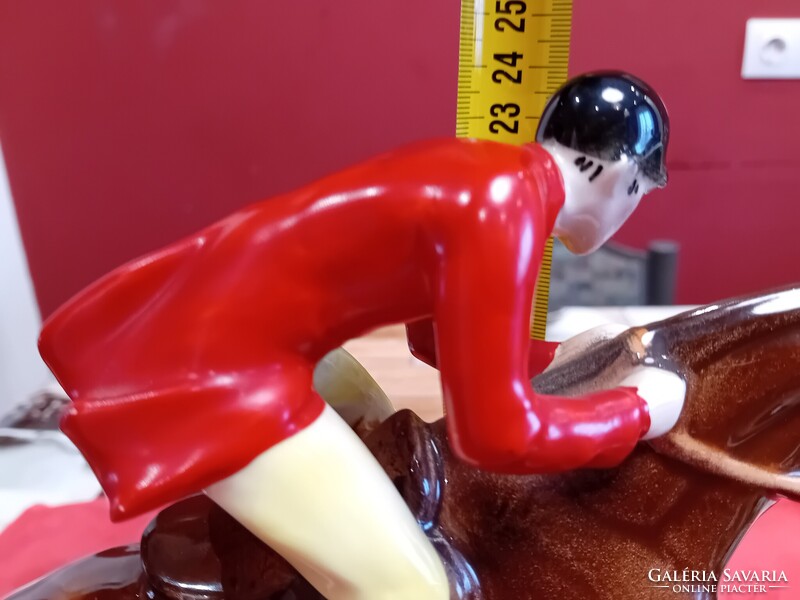 Hertwig & Co Katzhütte porcelán versenylovas