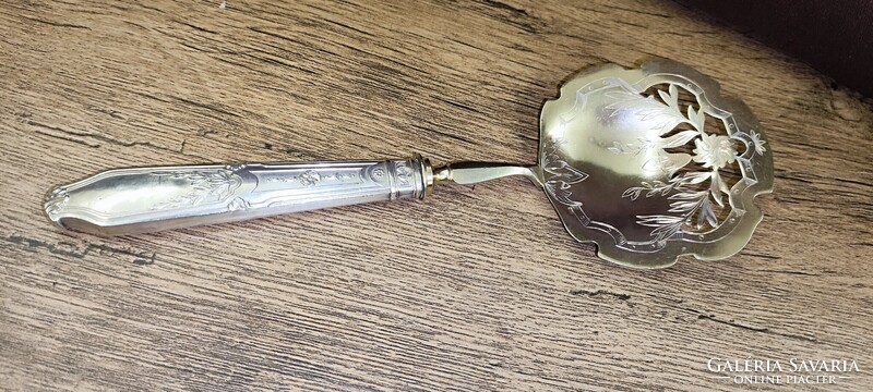 Gyönyörű, antik ezüst, nagy francia epres kanál