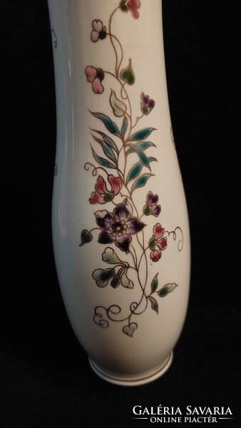 Zsolnay exclusive porcelán váza Kincses J. jelzéssel