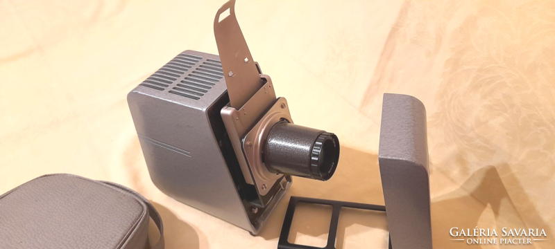 Pentacon Aspectar 150A diavetítő + kábel + tok