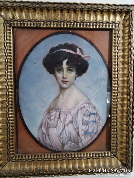 GYÖNYÖRŰ HÖLGYPORTRÉ - KERETEZETT ALKOTÁS FELOLDATLAN JELZÉSSEL