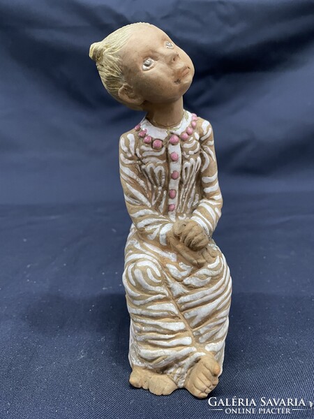 Kovács Margit - "Ülő lány" kerámia figura 18 cm