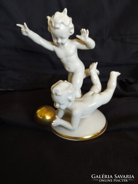 LABDÁZÓ PUTTÓK GRAFENTAL, NÉMET PORCELÁN, HIBÁTLAN, JELZETT, 14 CM