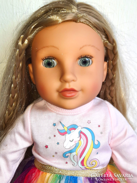 Gyönyörű alvós, hajas baba