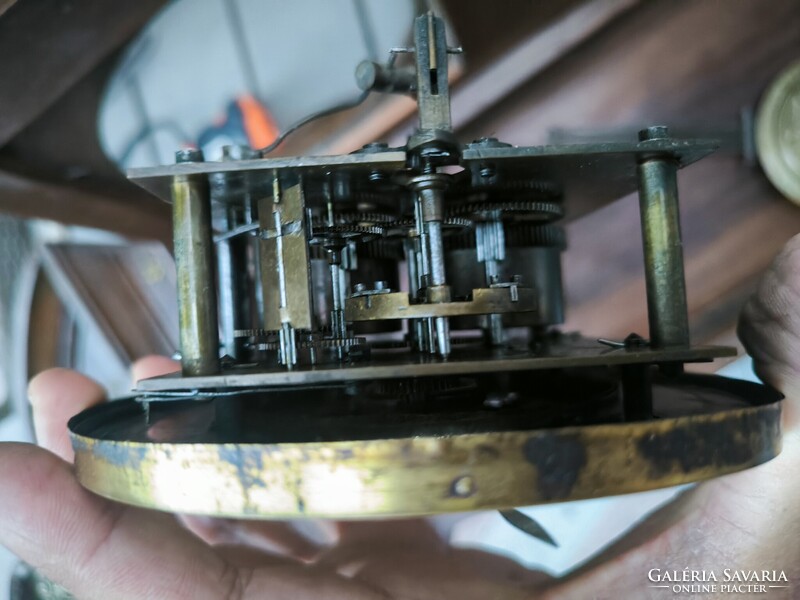 Antik cizellàlt réz díszes faragott Ónémet Bécsi rokokó különleges cizellàlt fali óra feles ütős