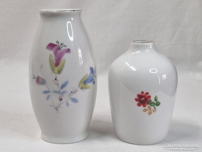 Hollóházi virágmintás porcelán vázák szép állapotban együtt eladók 11,5 és 9 cm. magasak