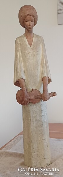 Kerámia: Nő hegedűvel