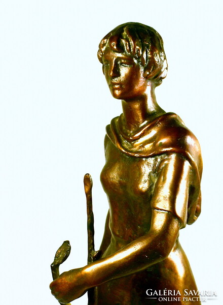 Pátzay Pál (1896 -1979) FAÜLTETŐ LÁNY