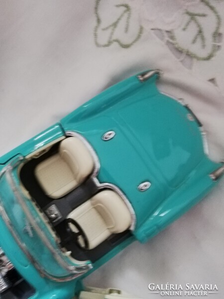 Maisto Corvette 1/24 modell     K