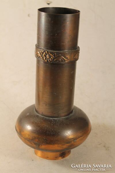 Képcsarnokos bronz váza 158