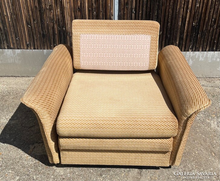 Retro kárpitozott  fotelágy, kihúzható fotel, vendégágy