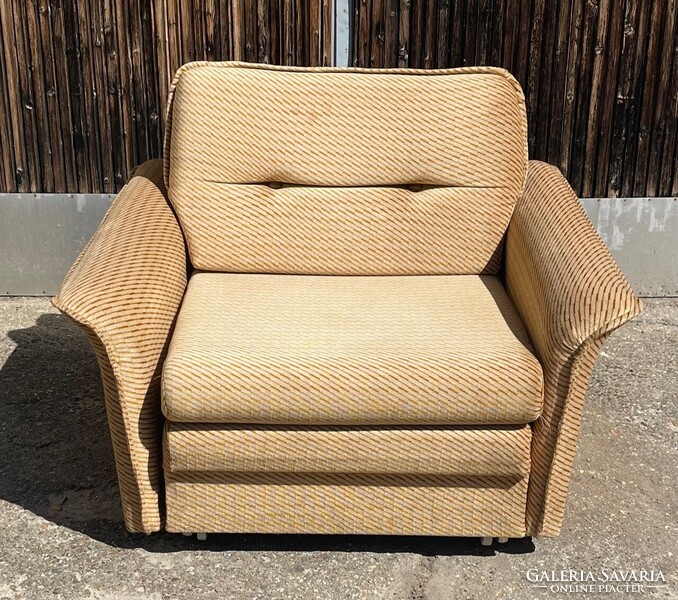 Retro kárpitozott  fotelágy, kihúzható fotel, vendégágy