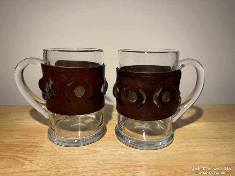 Retró üveg sörös korsó levehető bőr dekorral - 2 db sörös kancsó