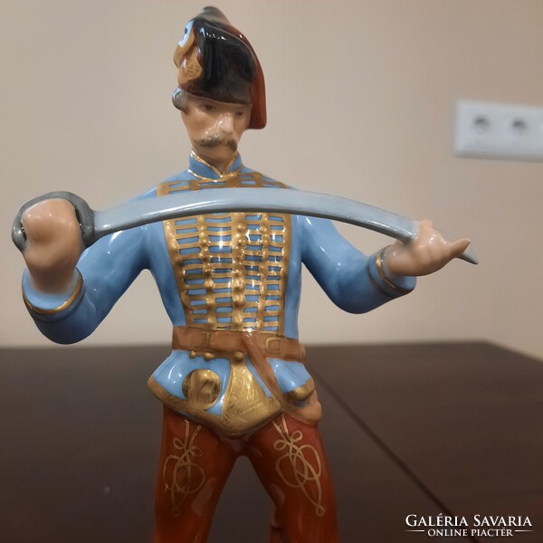 Mesterfestős Herendi Hadik Huszár porcelán figura. 1. Oszt.