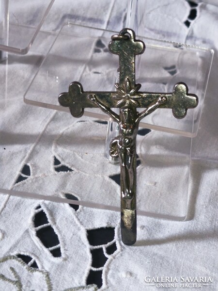 Régi , fém kereszt medál  665.