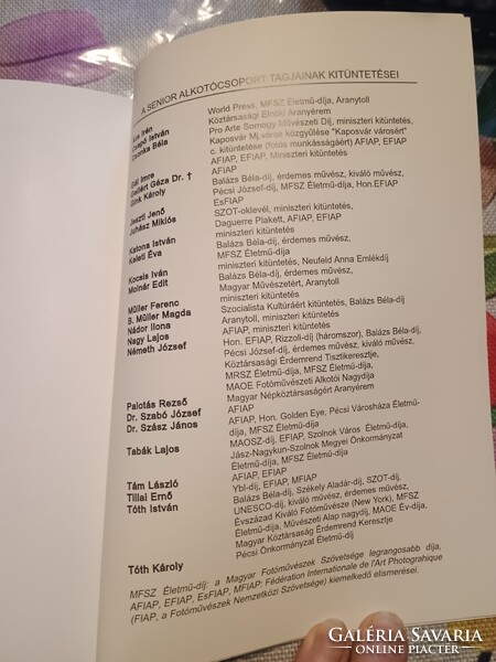 Senior Alkotó Csoport Fotókiállítása 2001., Alkudható
