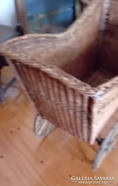 Antik, vintage babakocsi