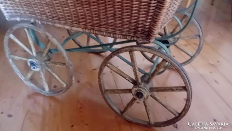 Antik, vintage babakocsi