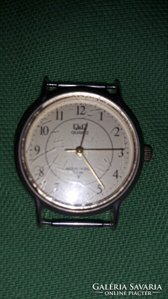 Jó állapotú japán Q&Q MŰKÖDŐ kvarc quartz karóra SZÍJ NÉLKÜL vízhatlan 30 méterig a képek szerint