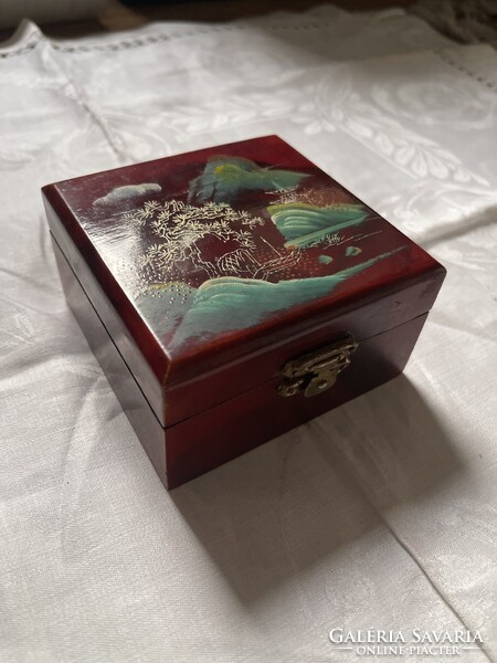 Nagyonszép Kinai kézzel festett  lakk fa doboz, ékszertartó