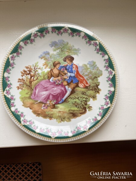 Álomszép porcelán jelenetes dísztányér rózsás széllel.