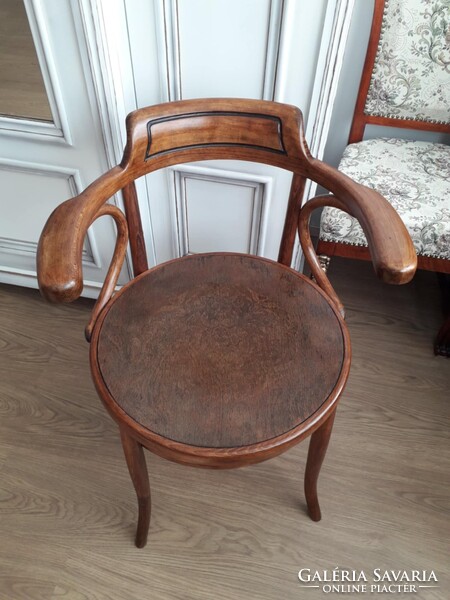 Felújított Thonet karos szék, Jacob & Josef Kohn műhelyéből, 1890- venes évekből!