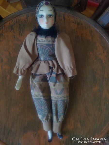 Velencei porcelán baba –  Harlequin