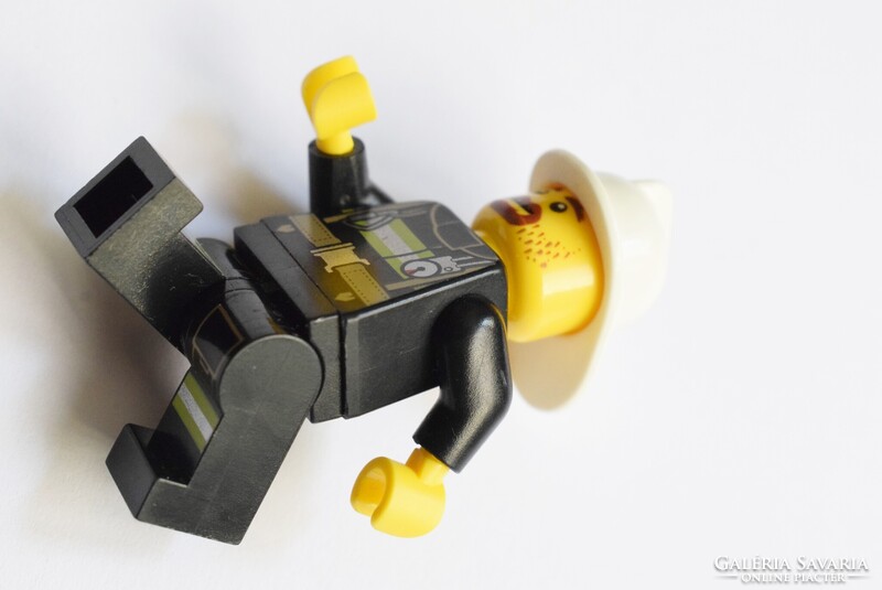 LEGO tűzoltó figura eredeti szép használt állapotban