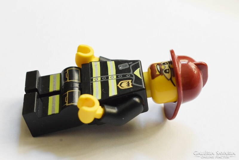 LEGO tűzoltó figura eredeti szép használt állapotban