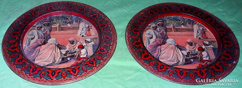 Nagyon szép keleti réz lemez falitálak 2db festett utcai sakk jelenettel EGYBEN 22cm a képek szerint