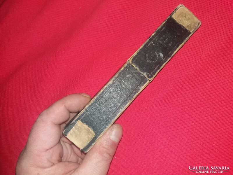 Antik szarunyeles, nyeles katona tiszti borotva dobozában gyűjtői darab a képek szerint