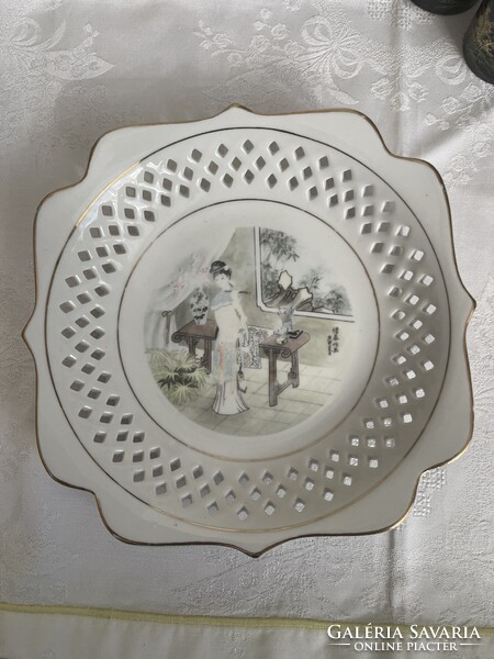 Nagyon szép áttört szélű Kinai kínáló, tál.