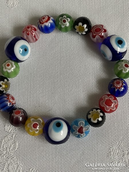 Nagyon szép Muránoi karkötő élénk színekkel.