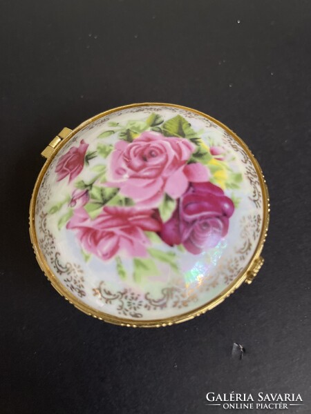 Lüsztermázas rózsás porcelán doboz, szelence, 3 lábas, nagyon szép.