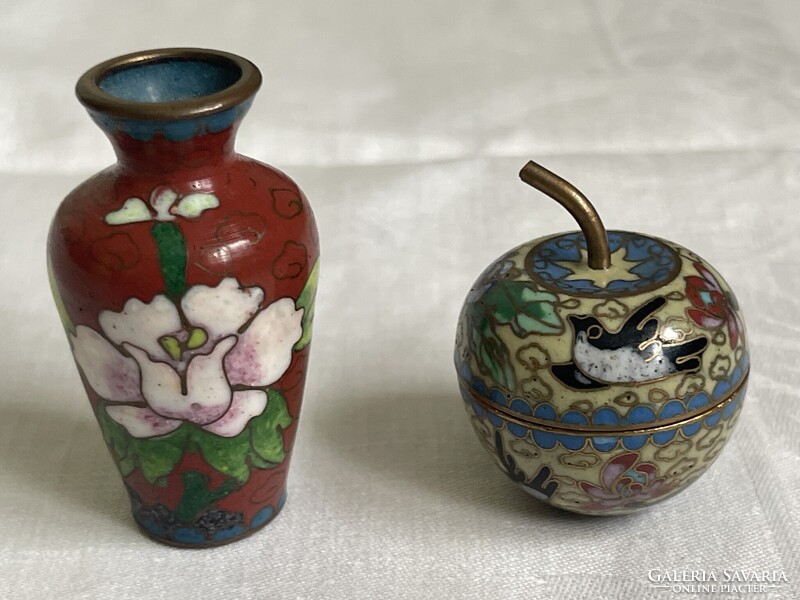 Régi Kinai  tűzzománc alma doboz, és váza kicsik.