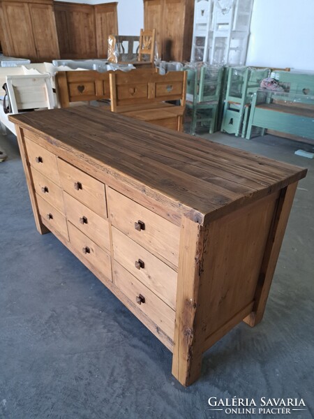 Sokfiókos komód komód