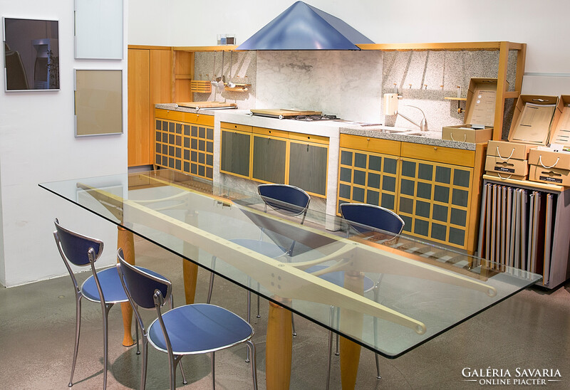 Valcucine egyedi tervezésű üvegasztal