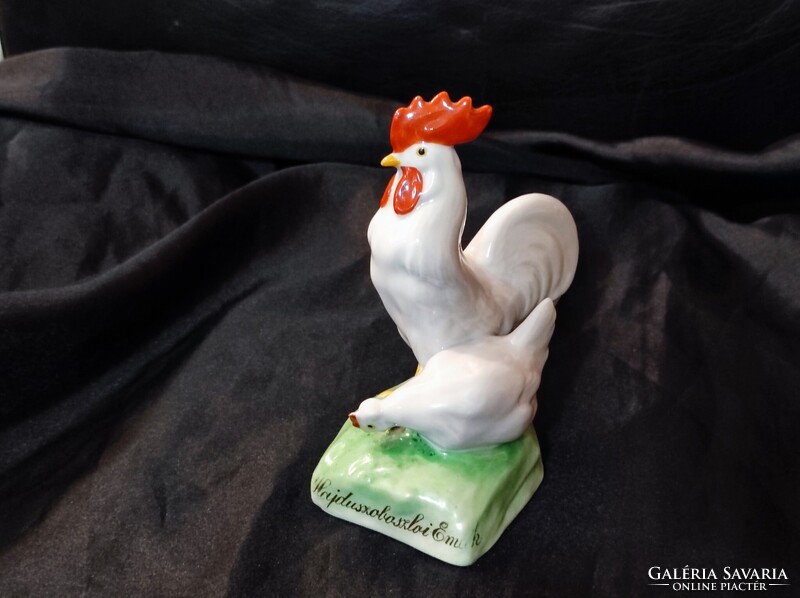Hajduszoboszlói Emlék  régi Zsolny Kakas tyúkkal porcelán. " Hibás zsolnay  jelzéssel"