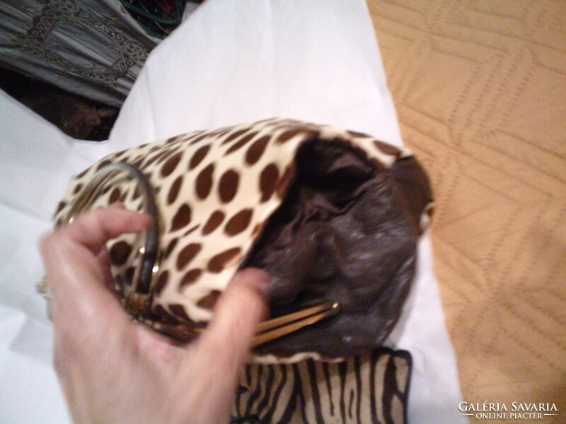 Antik bécsi (talán ocelot) prémből készült táska muff és hozzá kesztyű.