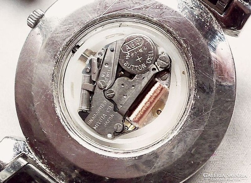 Divatos márkás ékszeróra hölgyeknek. Fekete kerámia csat, Kristályokkal